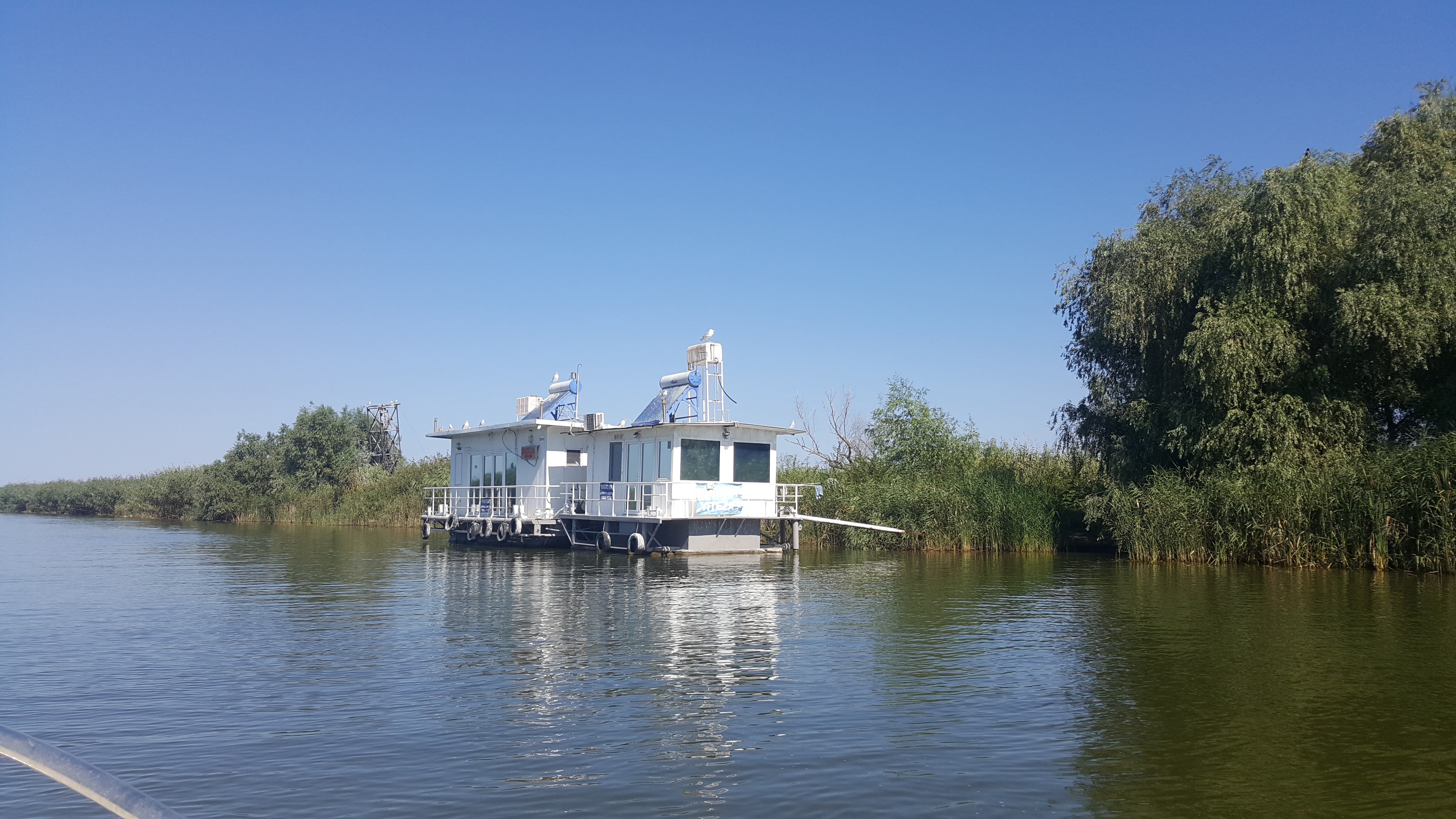 Pontoane pe canale in Delta Dunarii